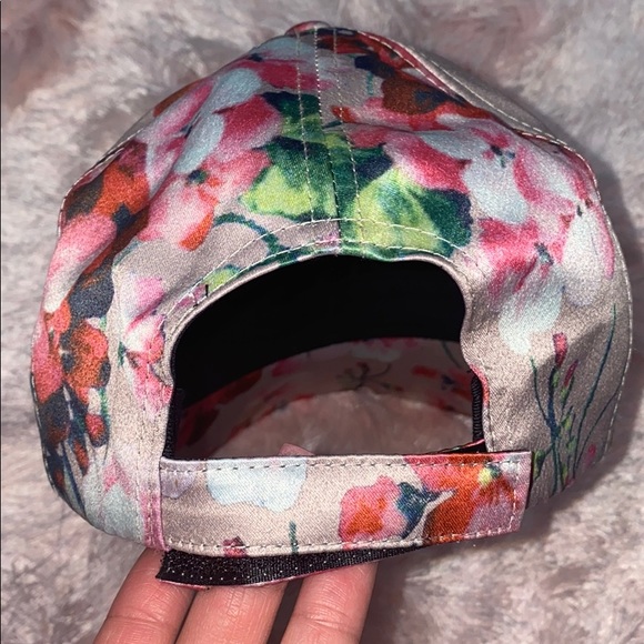 Express flowered cap 🧢 - Picture 6 of 6